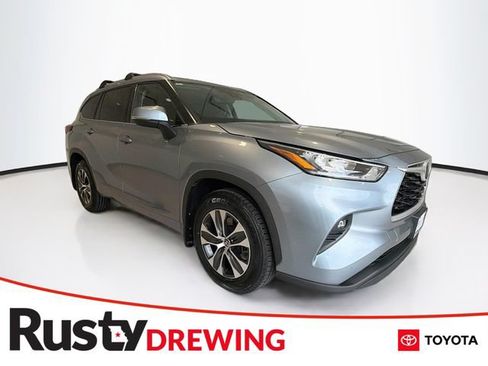Certified 2020 Toyota Highlander XLE w/ Protection Package #3 AWD/4WD image 1