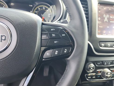 Used 2023 Jeep Cherokee Altitude Lux image 18