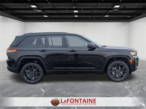 New 2025 Jeep Grand Cherokee Limited image 6
