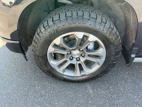 Used 2023 Chevrolet Silverado 1500 High Country w/ Technology Package image 11