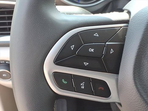 Used 2024 Chrysler Pacifica Limited FWD image 24