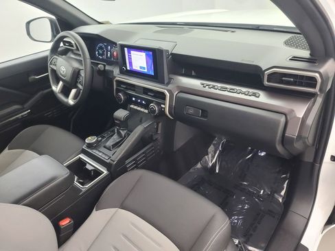 Used 2025 Toyota Tacoma TRD Off-Road image 16