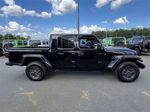 New 2025 Jeep Gladiator Sport image 13