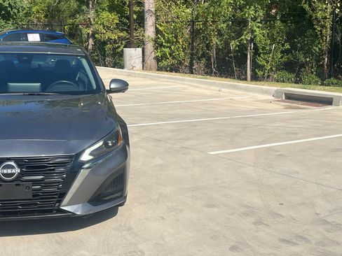 Used 2023 Nissan Altima 2.5 SL FWD image 3
