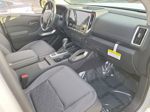 New 2026 Nissan Frontier SV w/ Tow Package AWD/4WD image 11