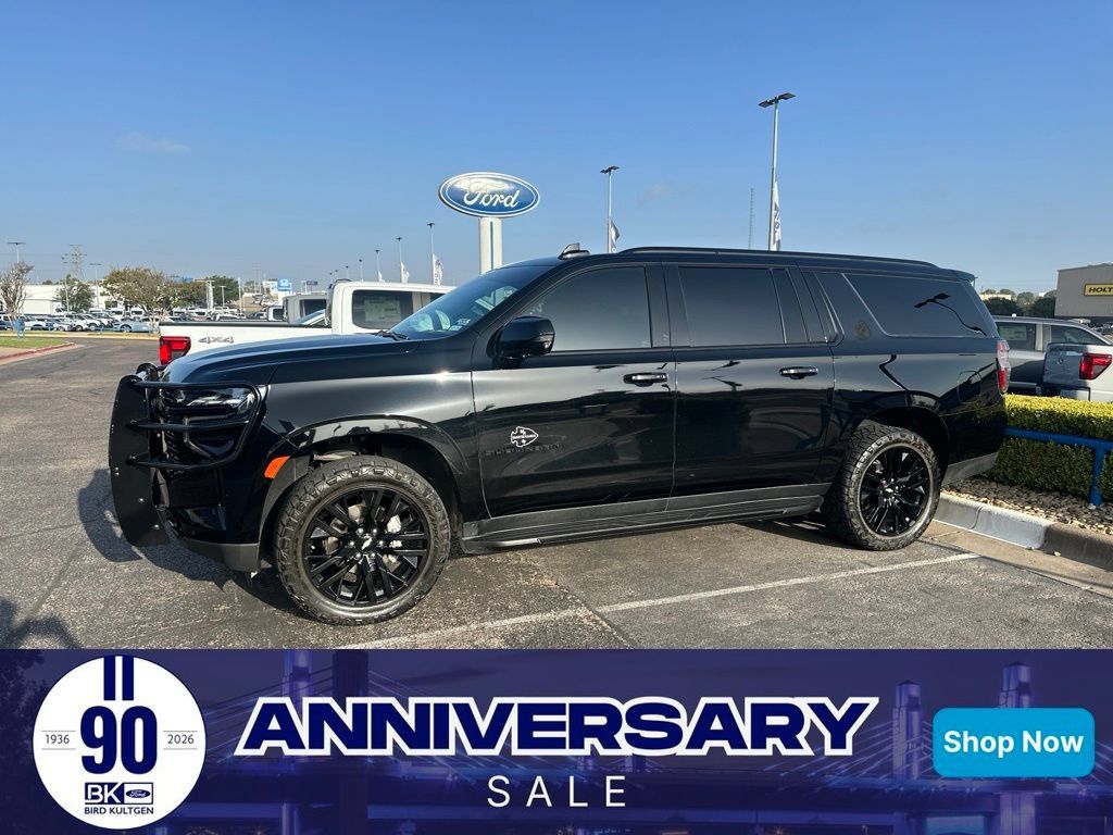 Used 2023 Chevrolet Suburban RST w/ Luxury Package AWD/4WD image 1
