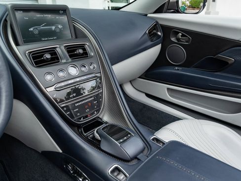 Used 2020 Aston Martin DB11 Volante RWD image 29