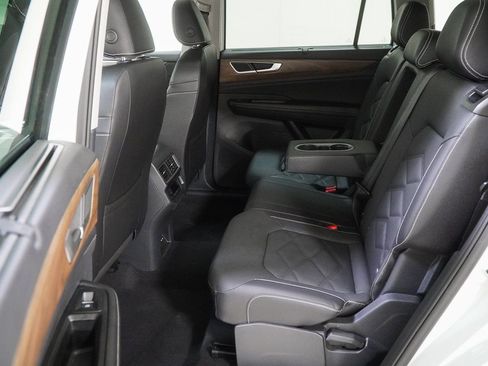 Used 2025 Volkswagen Atlas SE image 47