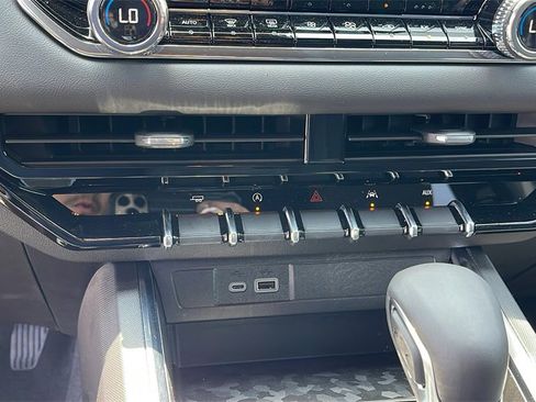 New 2025 GMC Canyon Elevation w/ Convenience Package image 19