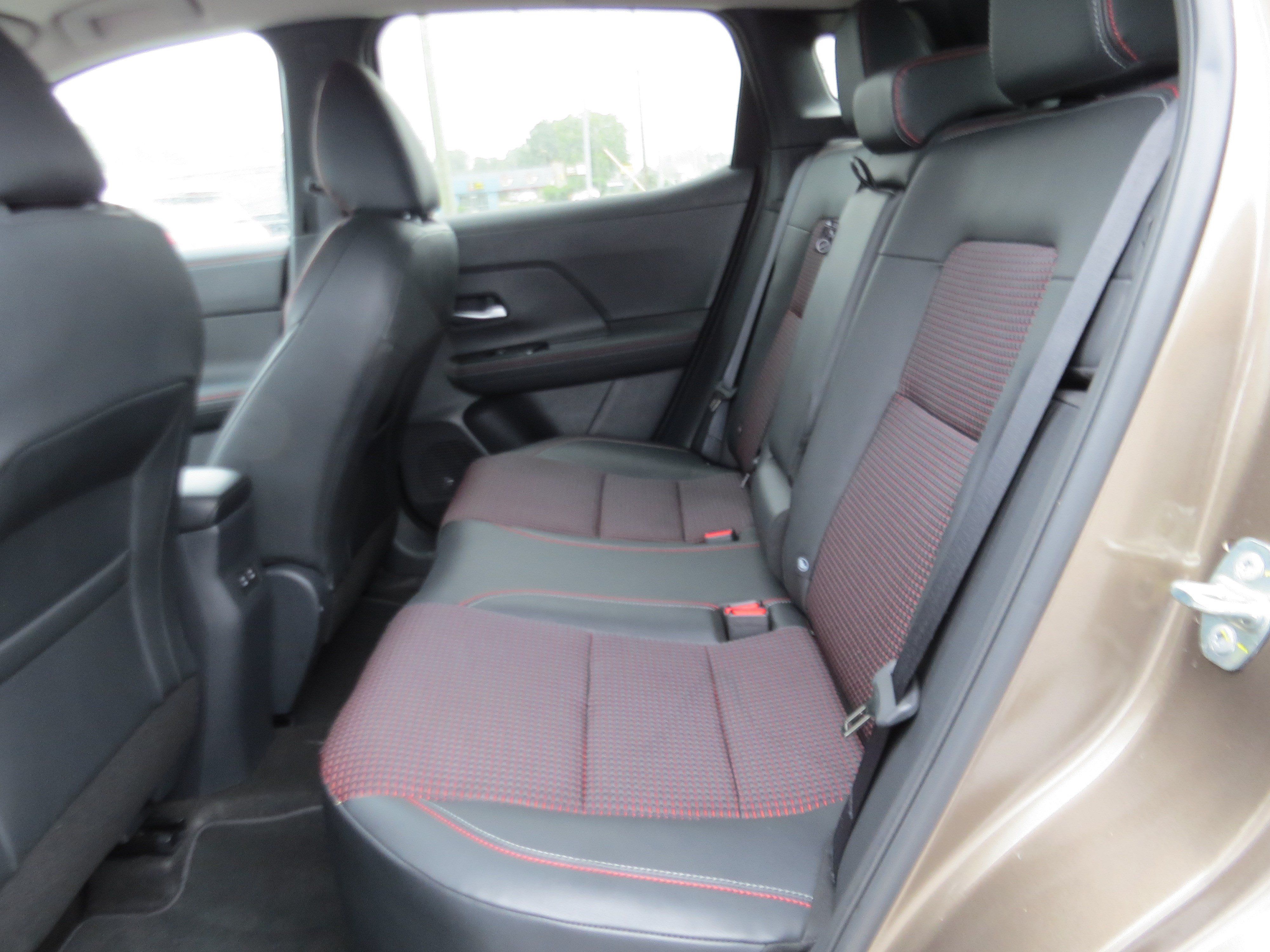 Used 2025 Nissan Kicks SR AWD/4WD image 12