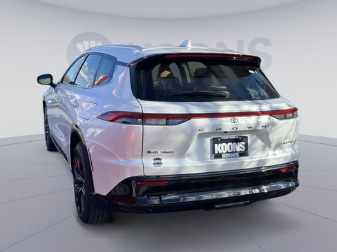 New 2025 Toyota Crown Signia image 2