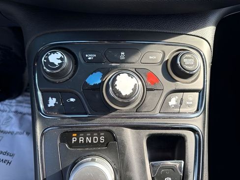 Used 2015 Chrysler 200 S FWD image 28