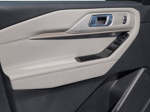 New 2026 Ford Explorer Active RWD image 10
