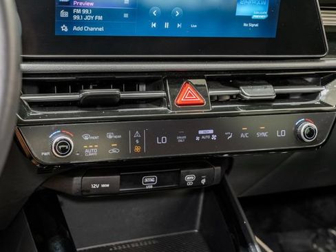 Used 2023 Kia Niro EX FWD image 22
