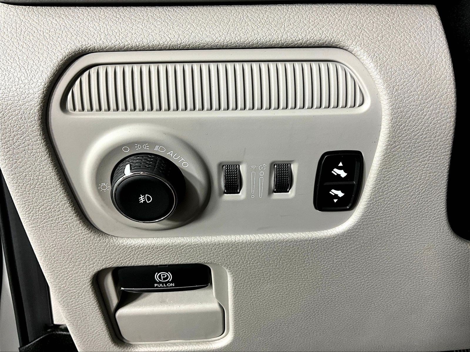 Used 2024 Jeep Wagoneer Series III AWD/4WD image 37