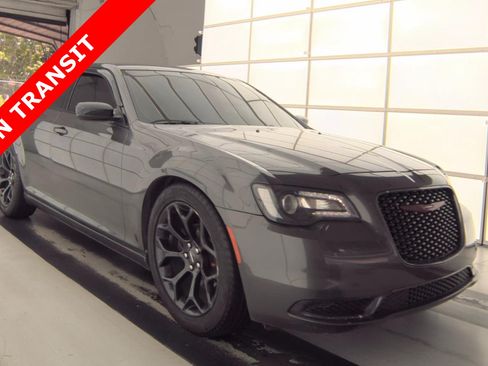 Used 2019 Chrysler 300 Touring w/ Sport Appearance Package RWD image 5