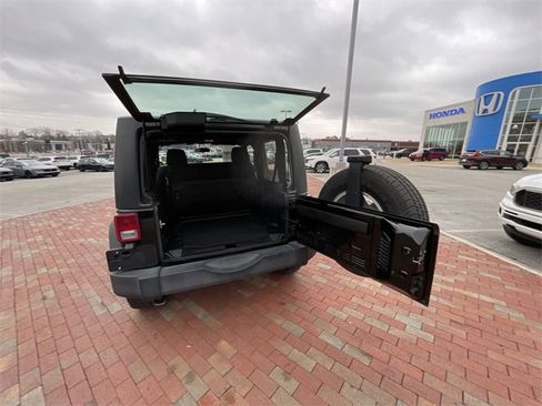 Used 2018 Jeep Wrangler Sport image 11