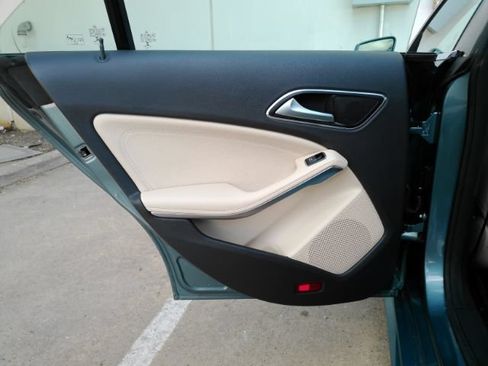 Used 2014 Mercedes-Benz CLA 250 image 17