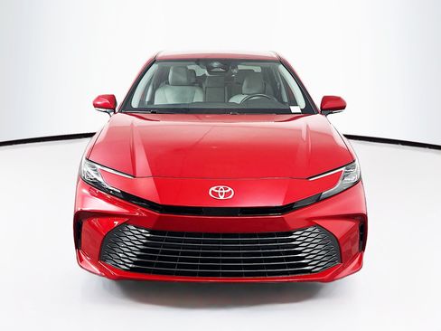 Used 2025 Toyota Camry XLE FWD image 2