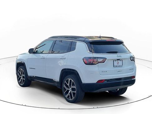 Used 2024 Jeep Compass Limited w/ Elite Group AWD/4WD image 3