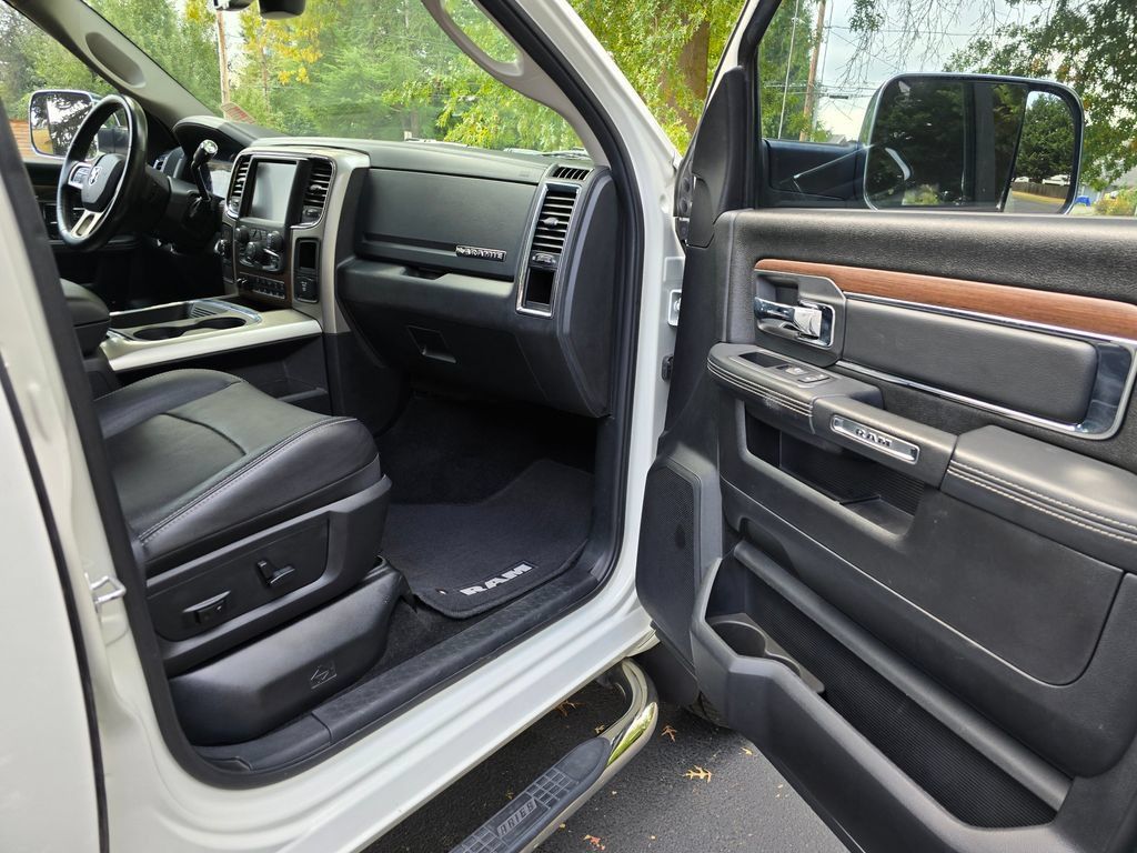 Used 2016 RAM 3500 Laramie w/ Convenience Group AWD/4WD image 13