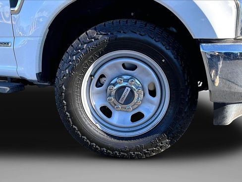 Used 2020 Ford F350 Lariat image 9