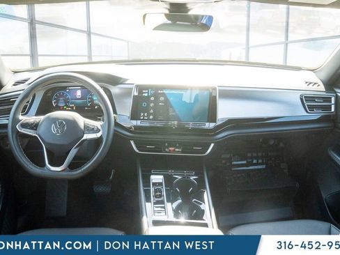 Used 2024 Volkswagen Atlas Cross Sport SE FWD image 4