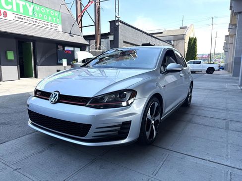 Used 2017 Volkswagen GTI SE image 1