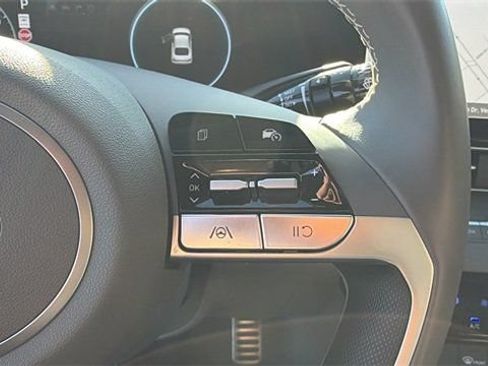 Used 2025 Hyundai Elantra SEL FWD image 19