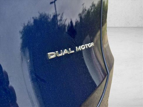 Used 2024 Tesla Model Y Long Range AWD/4WD image 15