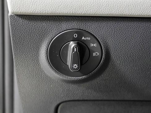 Used 2024 Volkswagen Taos SE w/ MDO Package FWD image 23