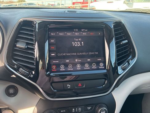 Used 2019 Jeep Cherokee Limited image 20