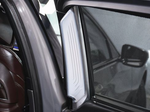 Used 2022 BMW 750i xDrive w/ Executive Package image 21