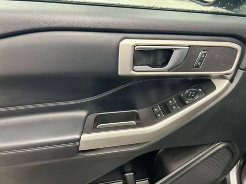 Used 2023 Ford Explorer XLT AWD/4WD image 20