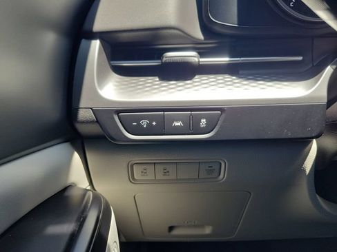 Used 2024 Kia Carnival LX FWD image 21