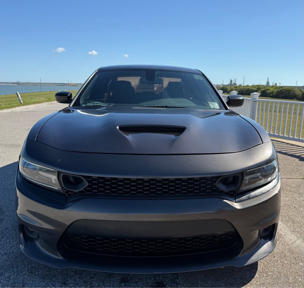 Used 2018 Dodge Charger R/T w/ Blacktop Package RWD image 2