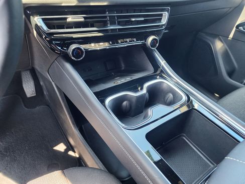 Used 2025 Chevrolet Traverse LT image 35