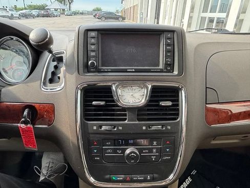 Used 2013 Chrysler Town & Country Touring FWD image 12