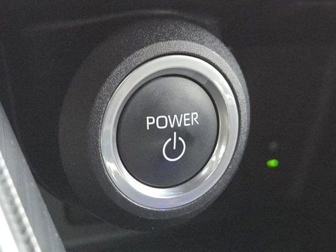 Used 2023 Toyota Venza XLE image 16