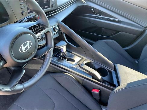 Used 2025 Hyundai Elantra Sport FWD image 20