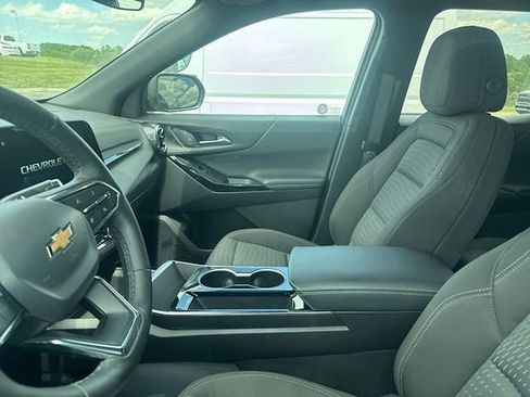 Used 2025 Chevrolet Equinox LT AWD/4WD image 9