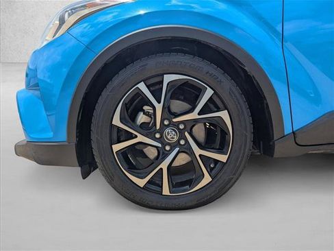 Used 2019 Toyota C-HR XLE FWD image 21
