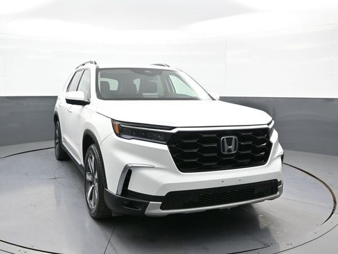 Used 2023 Honda Pilot Elite image 3