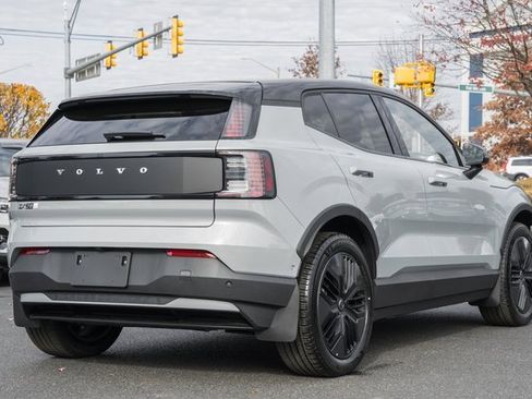 New 2026 Volvo EX30 Cross Country Ultra image 4