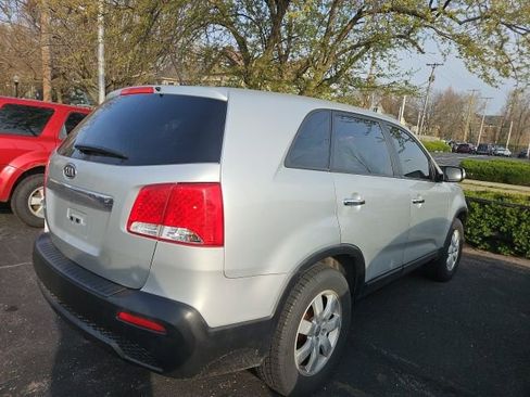Used 2013 Kia Sorento LX image 2