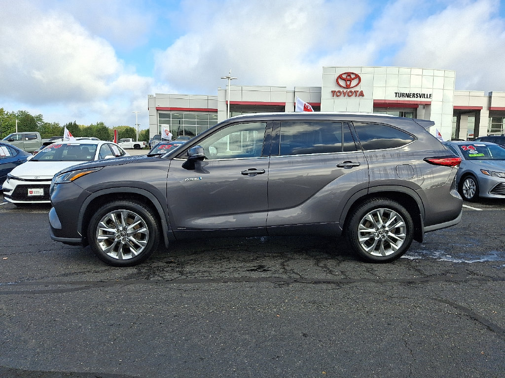 Certified 2021 Toyota Highlander Limited AWD/4WD image 7