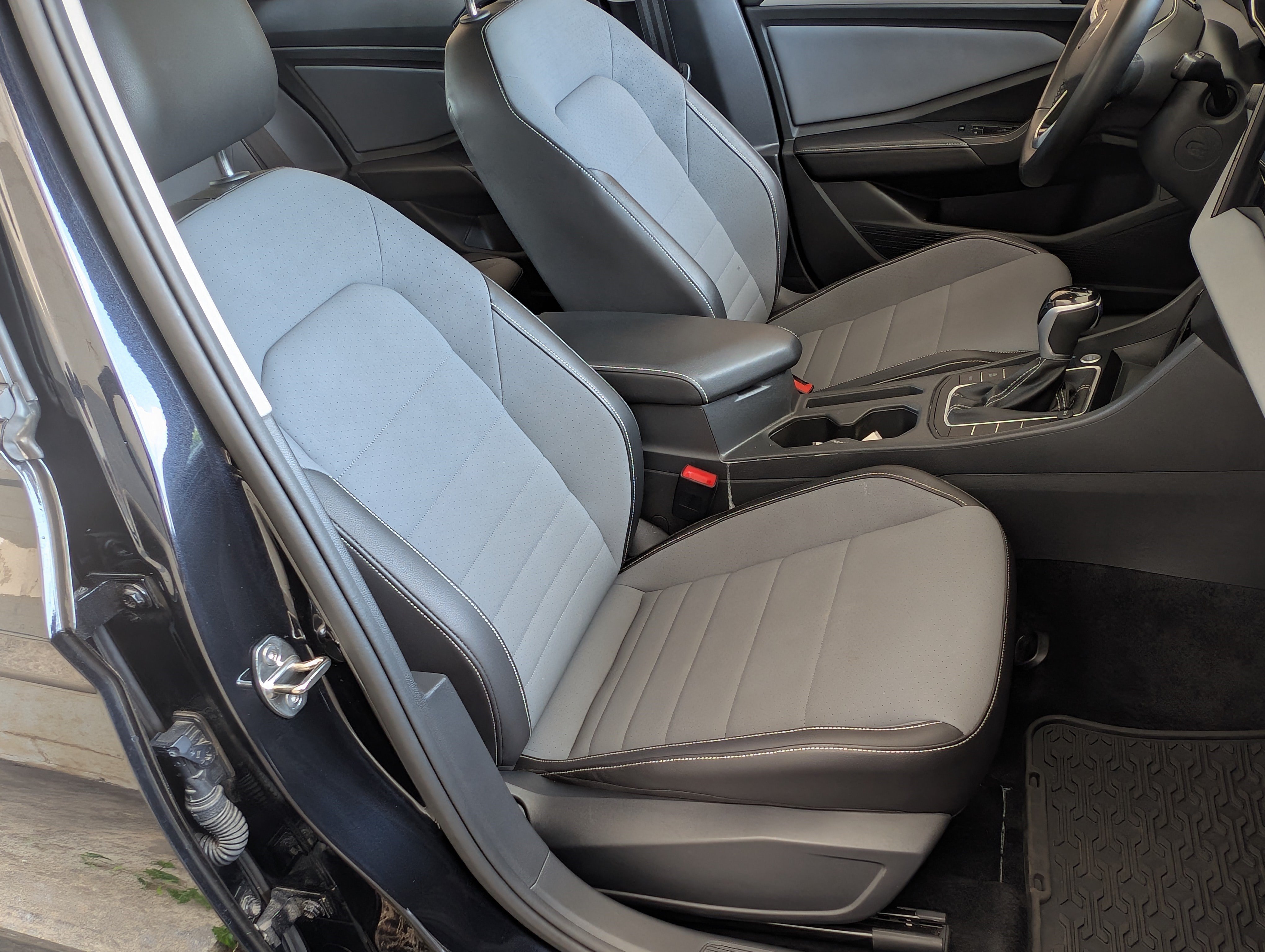 Used 2025 Volkswagen Jetta SE w/ Sunroof Package FWD image 21