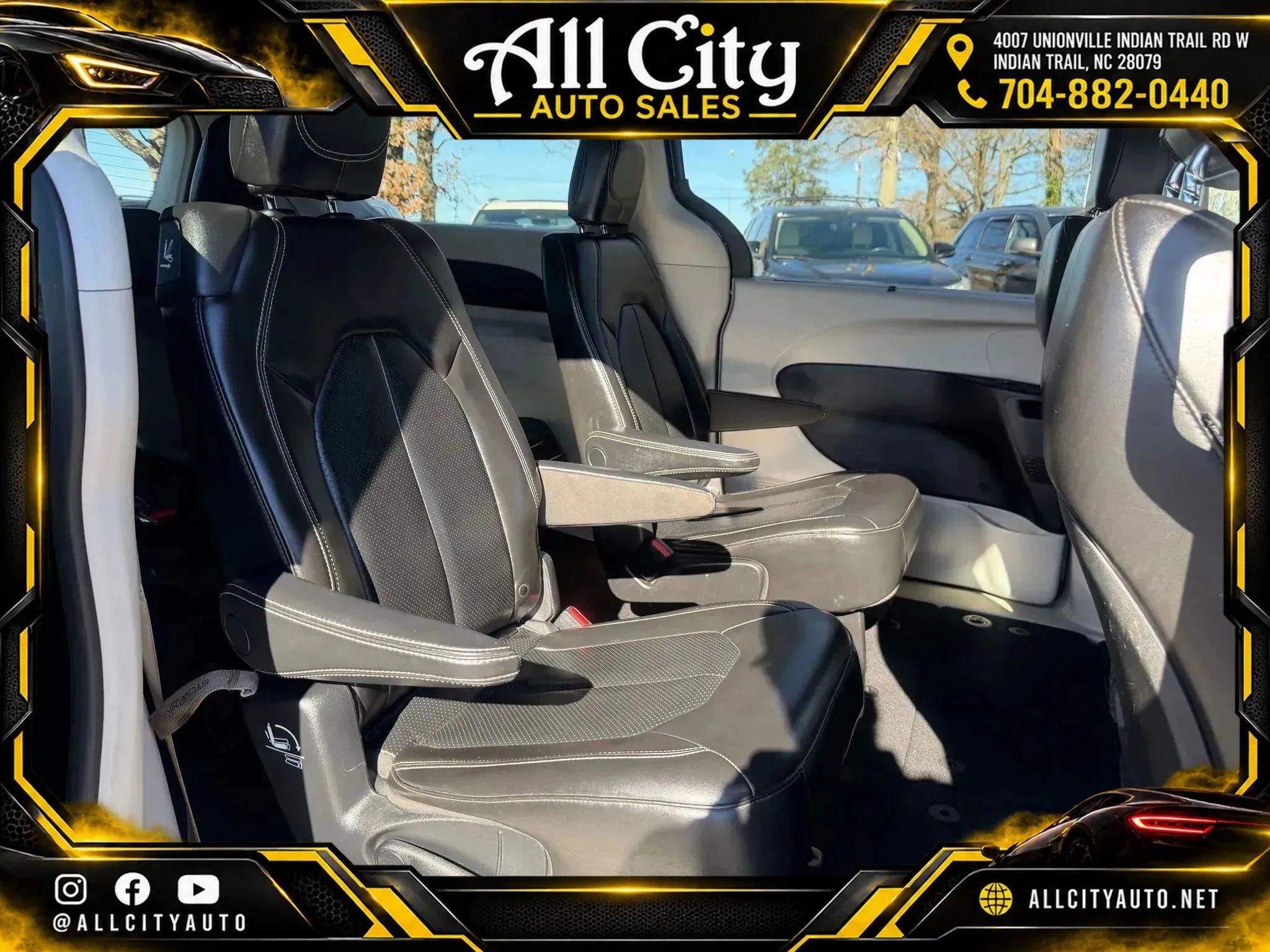 Used 2020 Chrysler Voyager Lxi FWD image 12