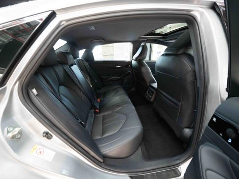 Used 2019 Toyota Avalon XLE image 24