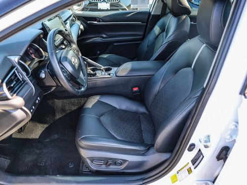 Used 2022 Toyota Camry XSE FWD image 8